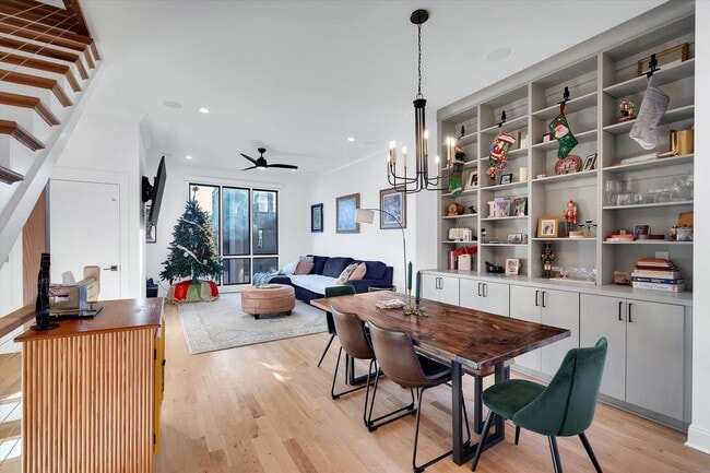 Building Photo - Stunning 3/2.5 Located on North Main Street, Downtown Greenville!