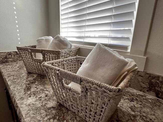 Building Photo - 17 Dart St