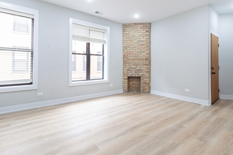 Building Photo - 441 W Belden Ave