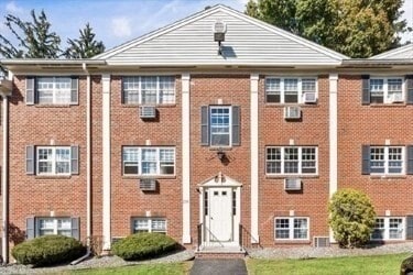 Building Photo - 25 Arlington Rd