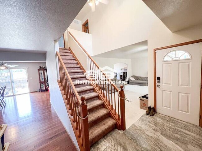 Building Photo - Available now! Stunning 4 Bed, 4 Bath Corner Lot in a Fantastic Area