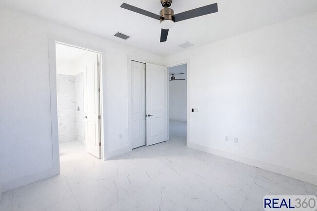 Building Photo - 4806-4808 Golfview Blvd