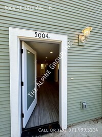 Building Photo - Updated 2 Bedroom near Reed College