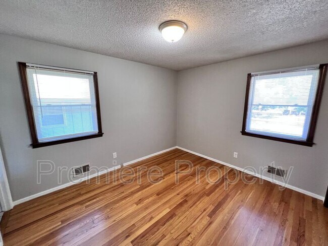 Building Photo - 4327 Sterling Ave