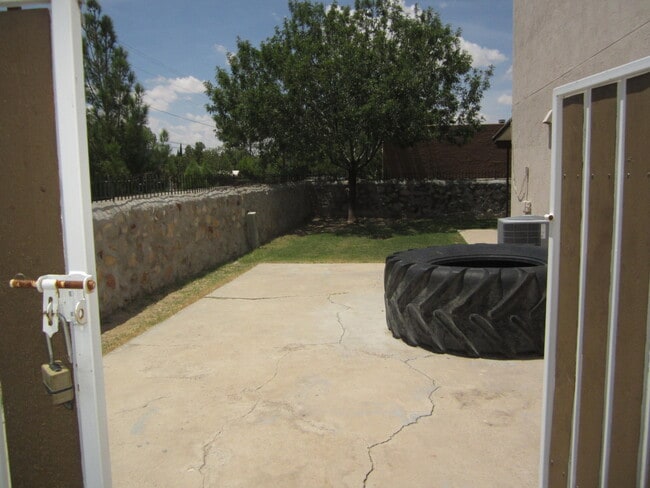 Building Photo - 215 Mulberry Ave