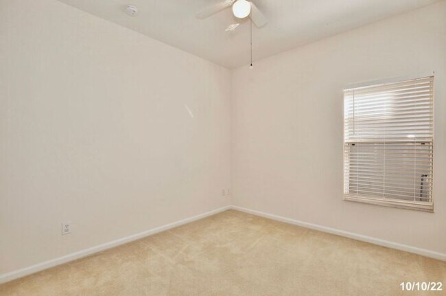 Building Photo - Amazing 3/2 Spacious Home with a Bonus Roo...