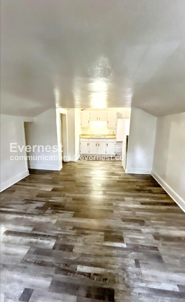 Building Photo - 413 N Moore Rd