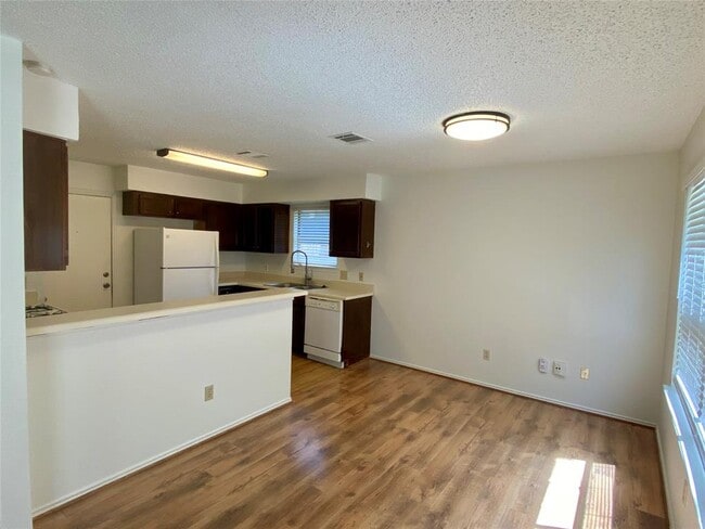 Building Photo - 8607 Cretys Cove