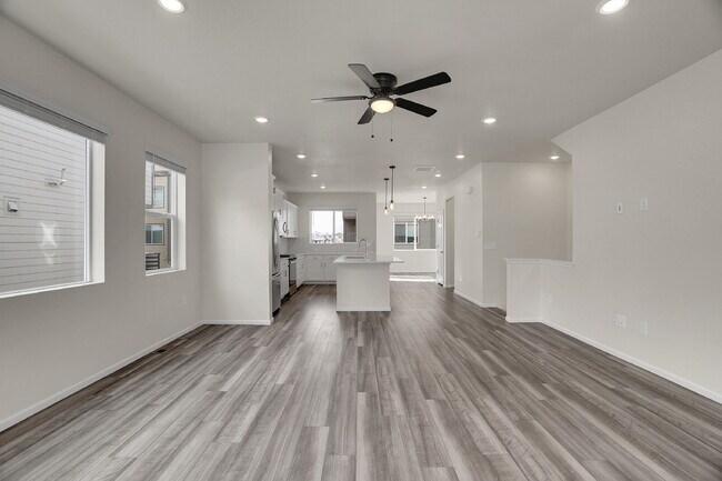 Building Photo - $3,230.95 with $300 off the first month's Rent - 4 Bedrooms, 3.5 Bathrooms, Townhouse in Broomfie...