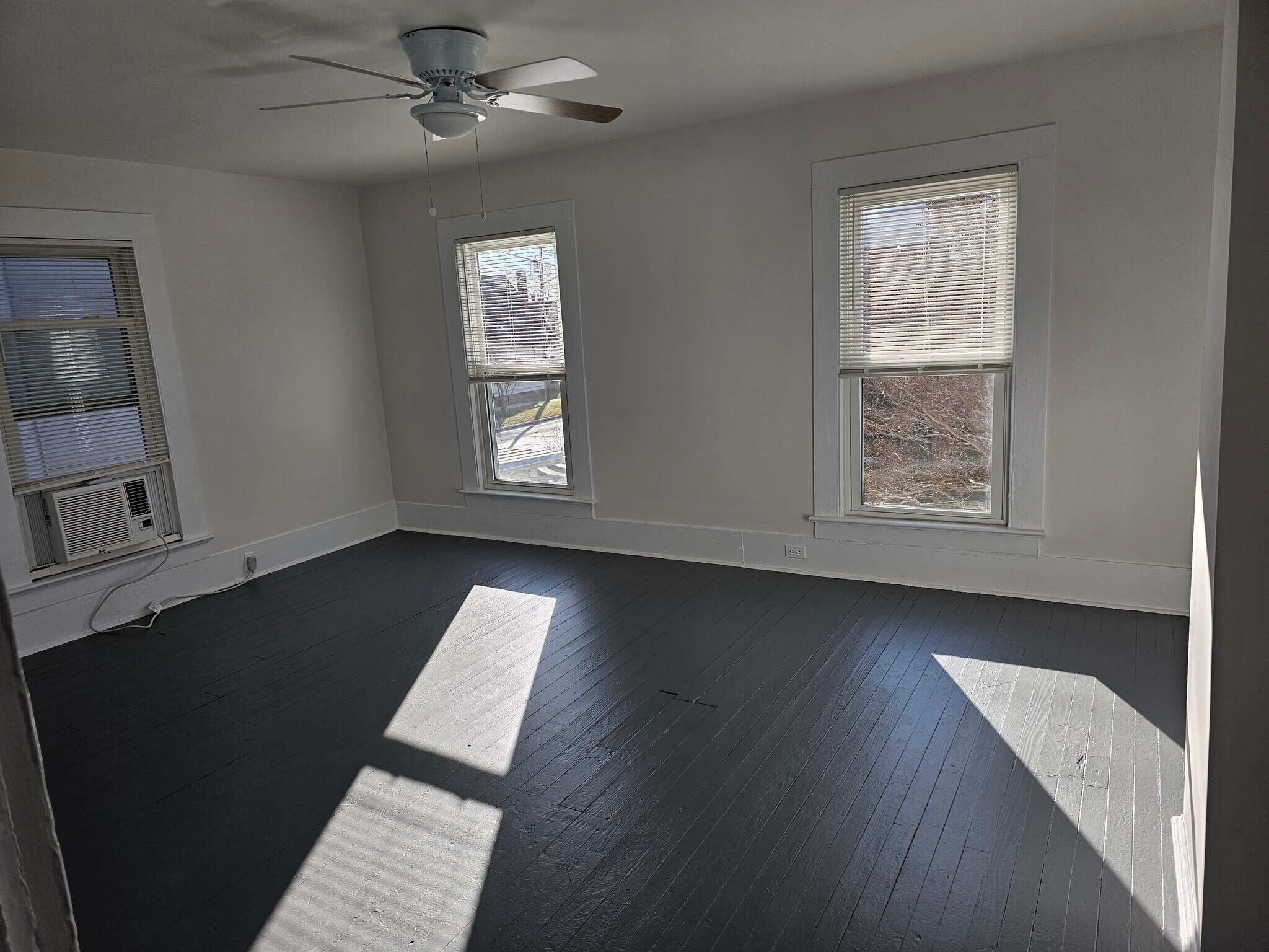 Upstairs Main Bedroom - 421 Tazewell Ave
