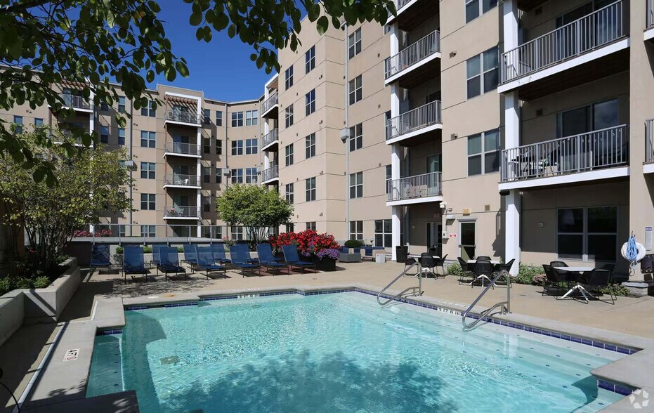 Building Photo - 121 E Freedom Way