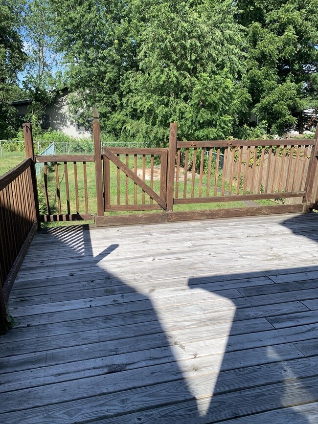 Building Photo - 143 John St