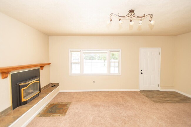 Building Photo - 307 N 3rd St