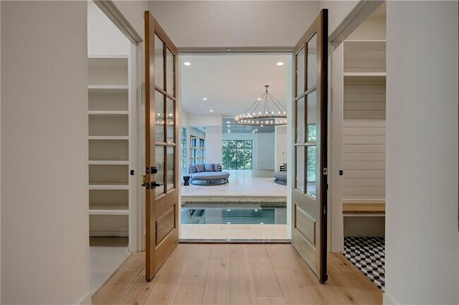 Building Photo - 3570 Knollwood Dr NW