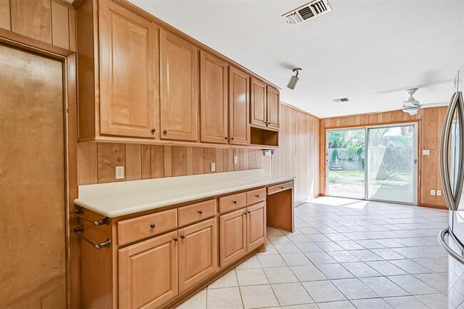 Building Photo - 2920 Heron Dr