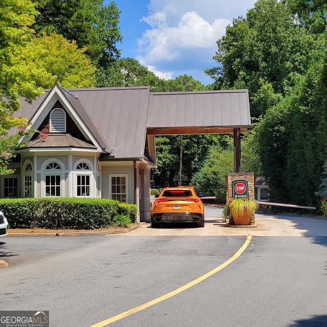 Building Photo - 1111 Surrey Ln