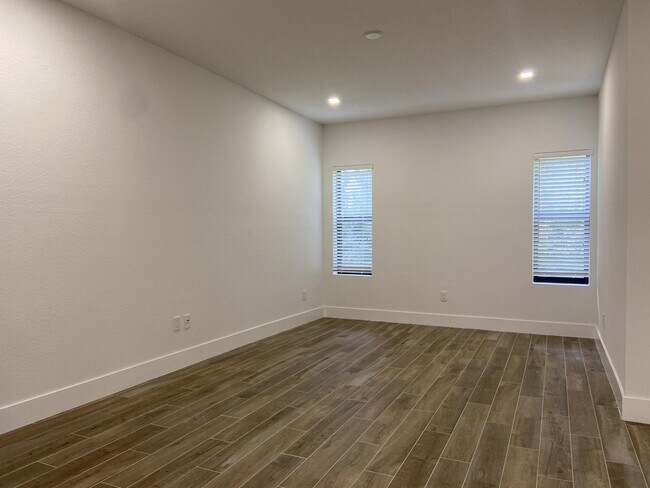 Building Photo - 365 Bella Sol Way