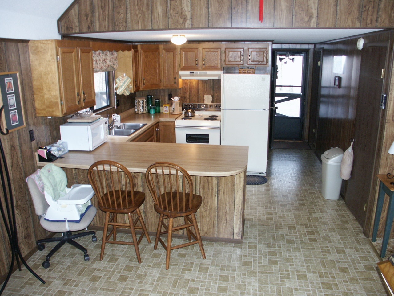Kitchen with view of front door - 281 Walden Rd