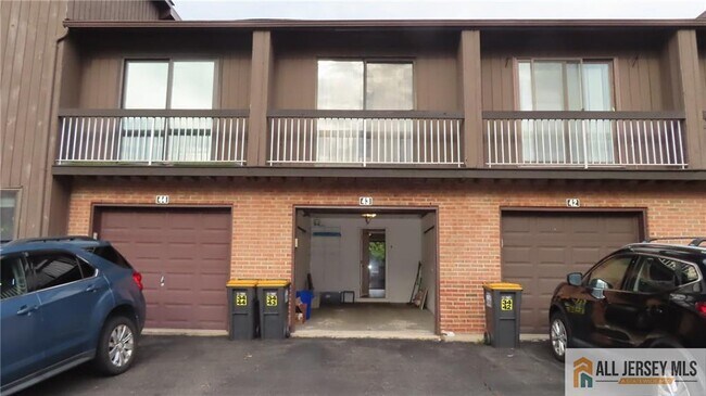 Building Photo - 3443 Bloomingdale Dr