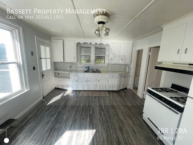 Building Photo - 60 Maple St