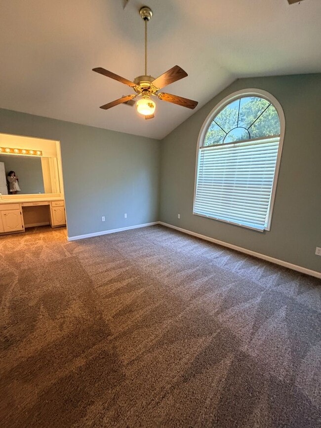Building Photo - Sproles Ave