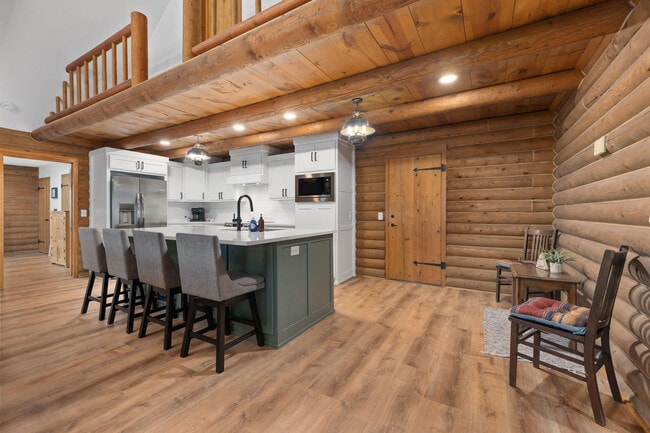 Building Photo - 19412 Pinecrest Ln