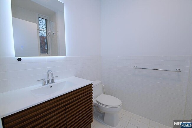 Building Photo - 11 Vela Way