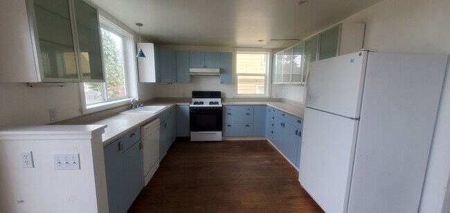 Building Photo - 1015 High St