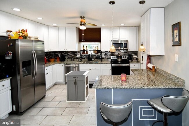 Building Photo - 5815 Arbroath Dr