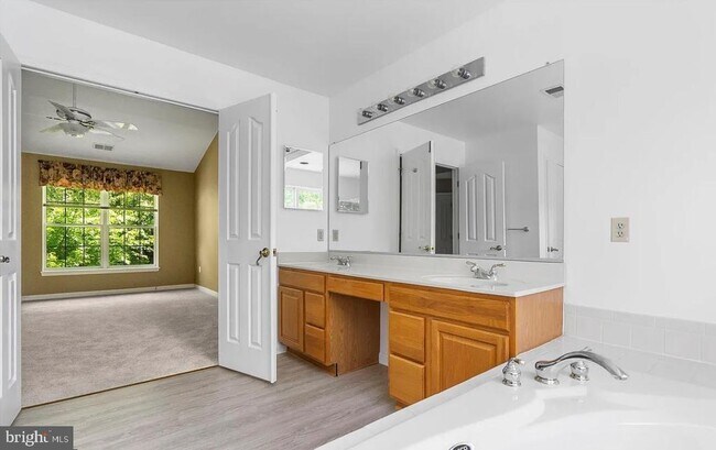 Building Photo - 8019 Moss Bank Dr