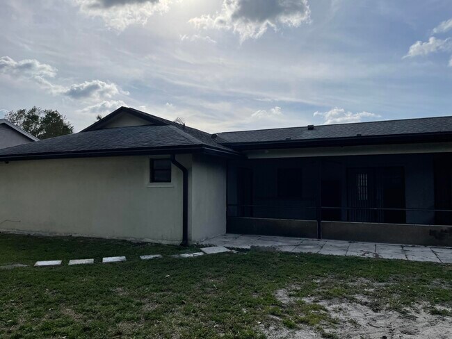 Building Photo - 251 Las Palmas St