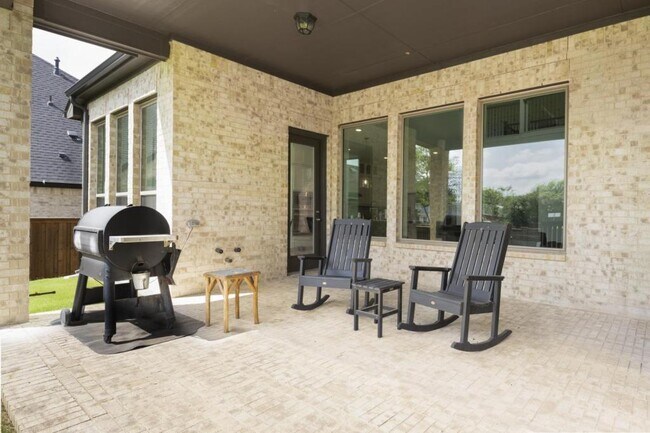 Building Photo - 2302 Royal Dove Ln