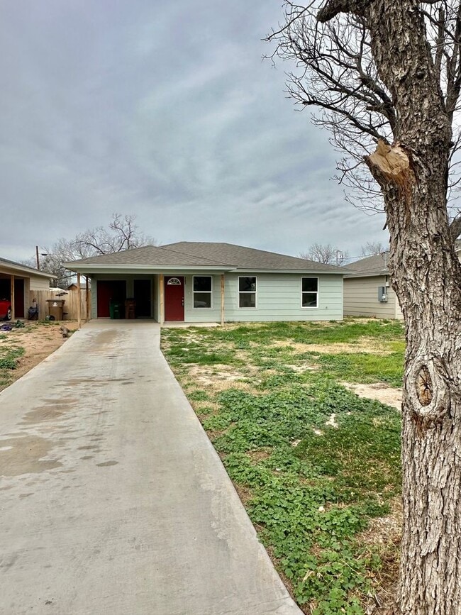 Building Photo - Updated 3 Bedroom Home For Lease!!