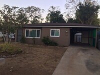 Building Photo - Cute 2 bedroom house