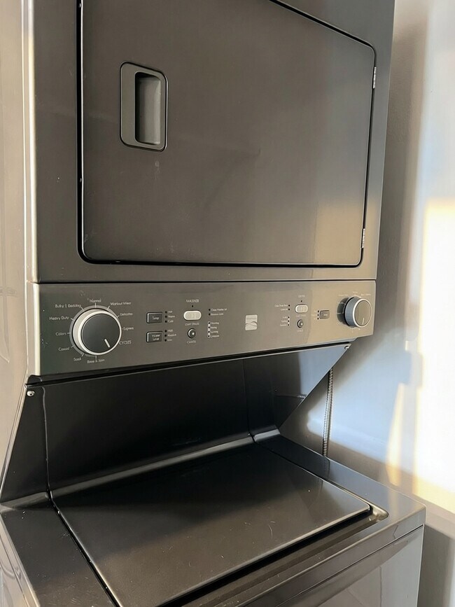 Building Photo - 212 E Calhoun St