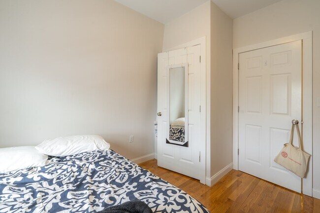 Building Photo - 745 Somerville Ave