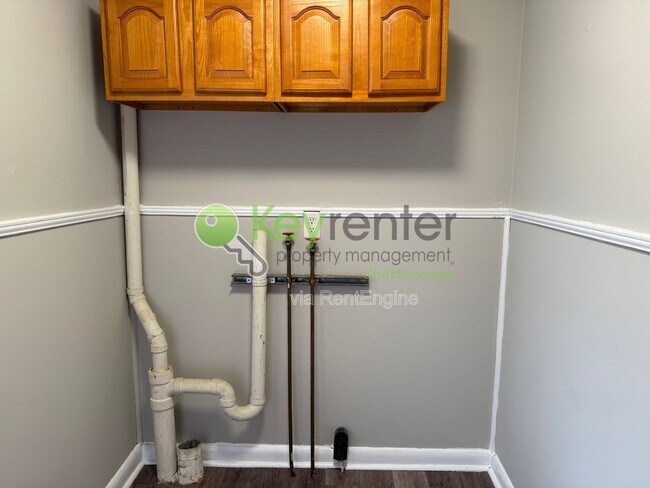 Building Photo - 305 Sunrise Ln