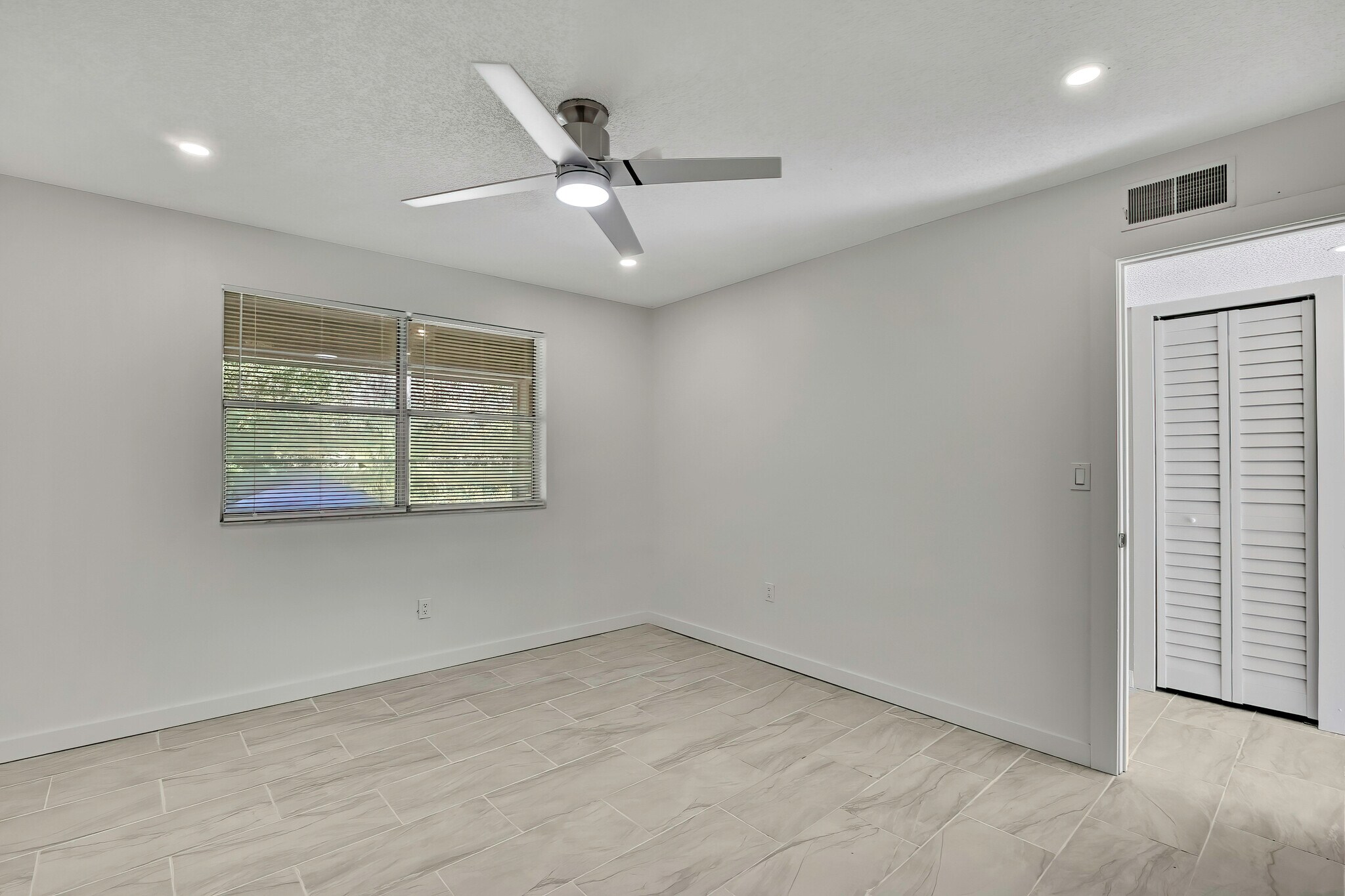 Building Photo - 10981 W Tidewater Cir