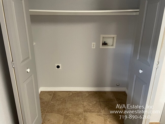 Building Photo - 693 E Laporte Dr