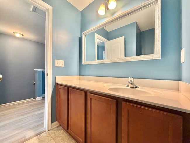 Building Photo - Updated 3BR Townhome | Community Pool, Gym, Pickleball, & Tennis Courts | Easy RTP Access