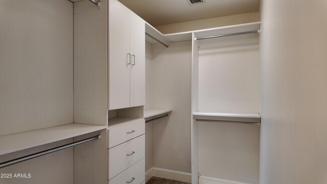Building Photo - 4414 W Donner Dr