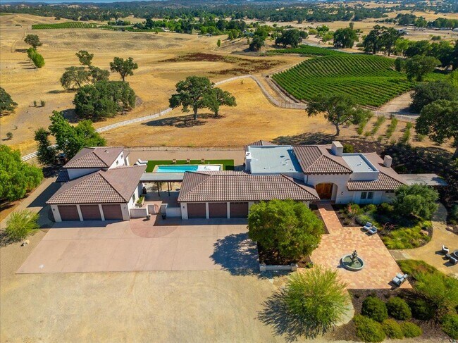Building Photo - 6750 Golden Pheasant Ln