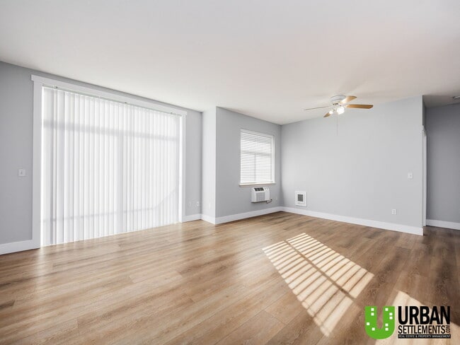 Building Photo - 22855 E Country Vista Dr
