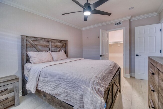 Building Photo - Treasure Island Three Bedroom, Two Bath Furnished Single Family Home on the water.