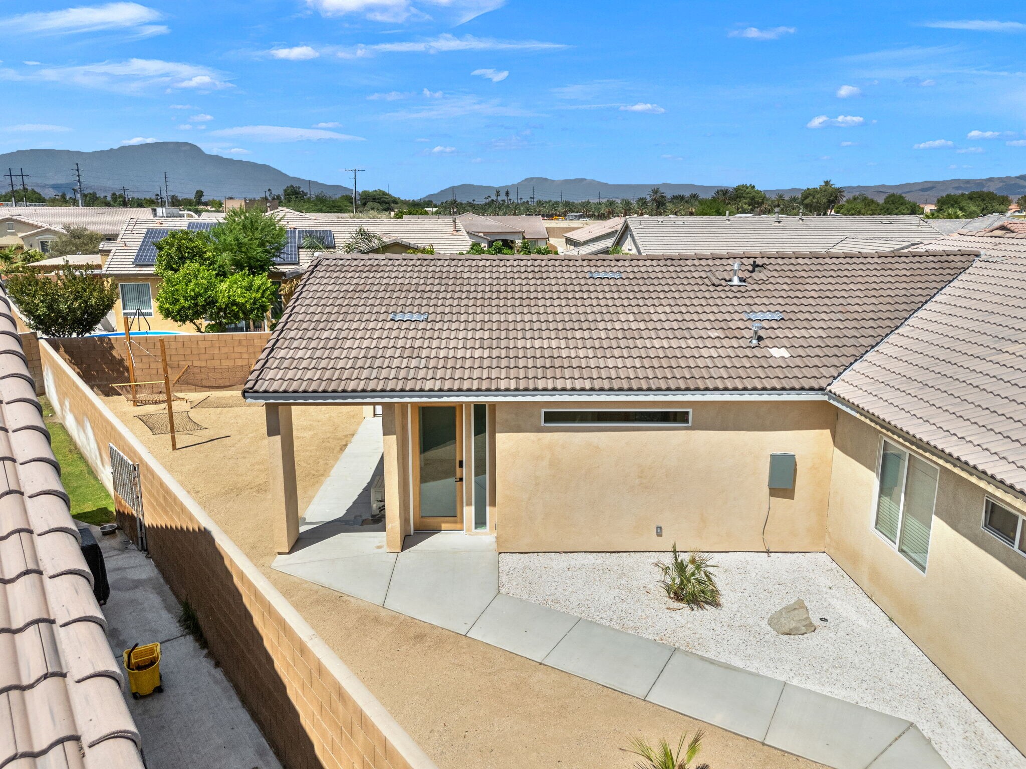 Building Photo - 44429 Avenida Hanna