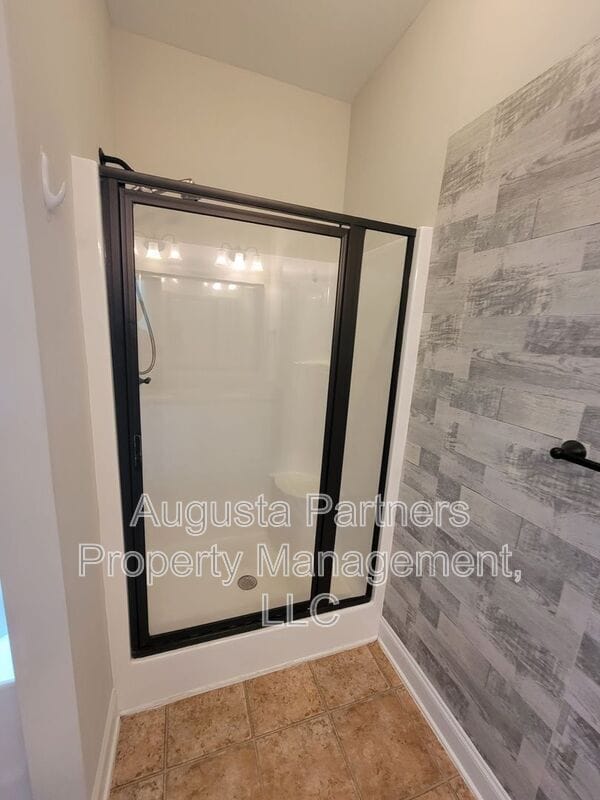 Building Photo - 257 Tulip Dr