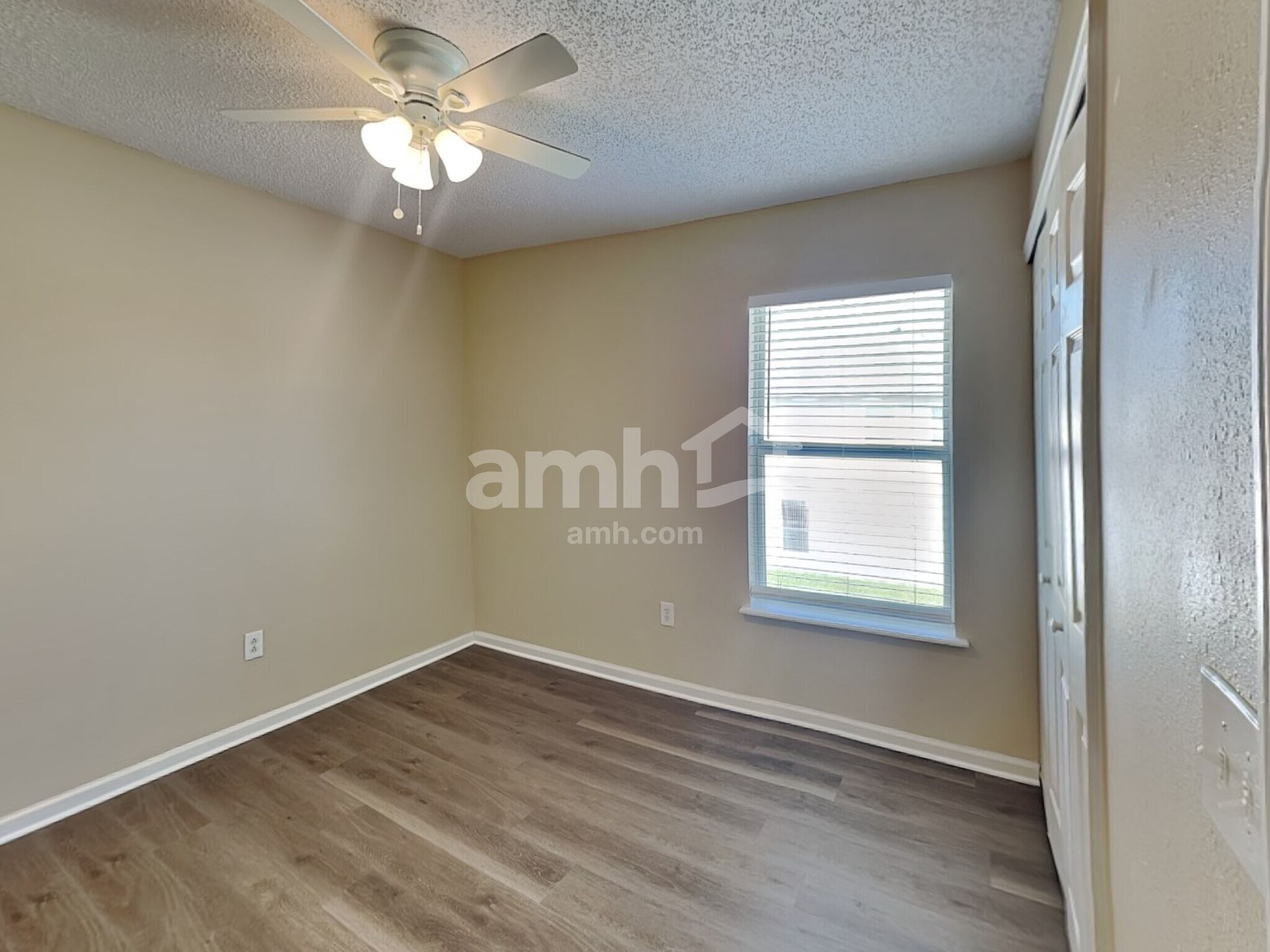 Building Photo - 11484 Brian Lakes Dr N