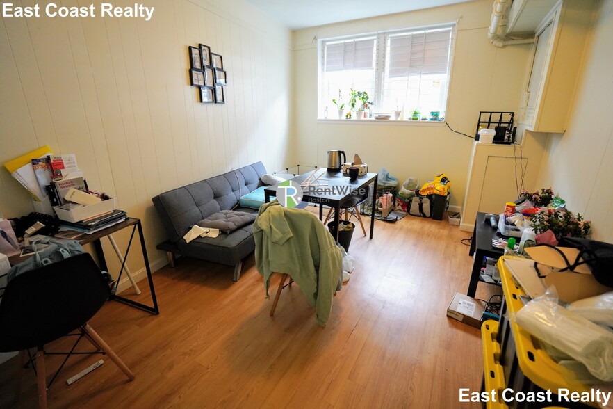 Primary Photo - 119 Sutherland Rd