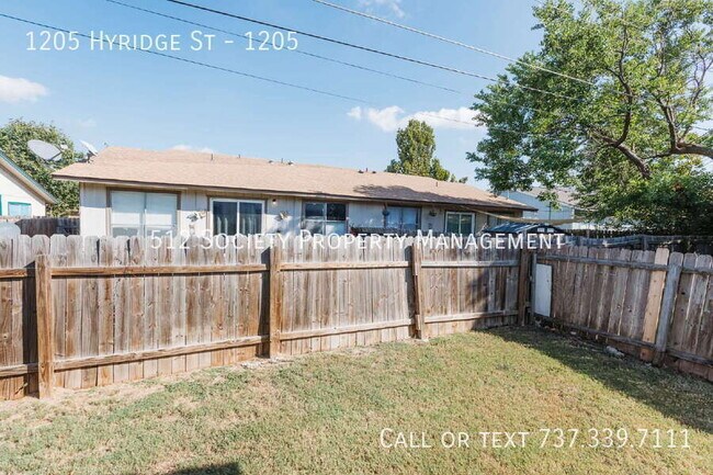 Building Photo - 1205 Hyridge St