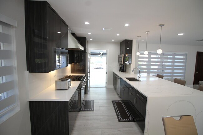 Building Photo - 2548 SE 14th St